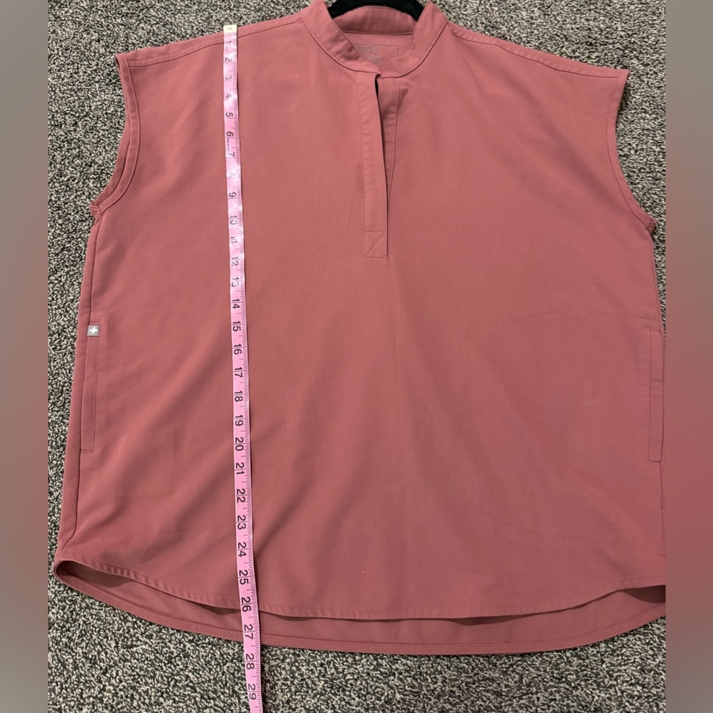 FIGS Rafaela Oversized Scrub Top dusty rose | Size Large - Picture 8 of 8